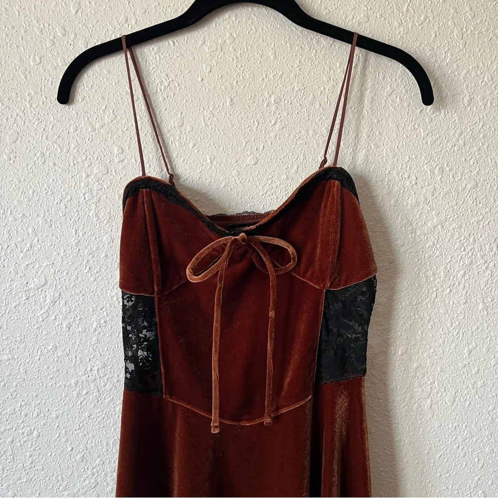 Urban Outfitters Faith Velvet Slip Dress Brown with Black Lace Size Small - Picture 7 of 7